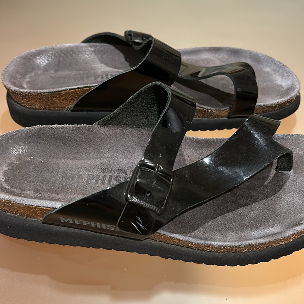 Mephisto black patent leather Helen toe post sandal, size 38